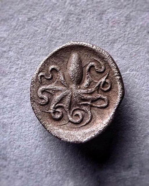 大约公元前466年，来自希腊锡拉库扎的硬币，银质。