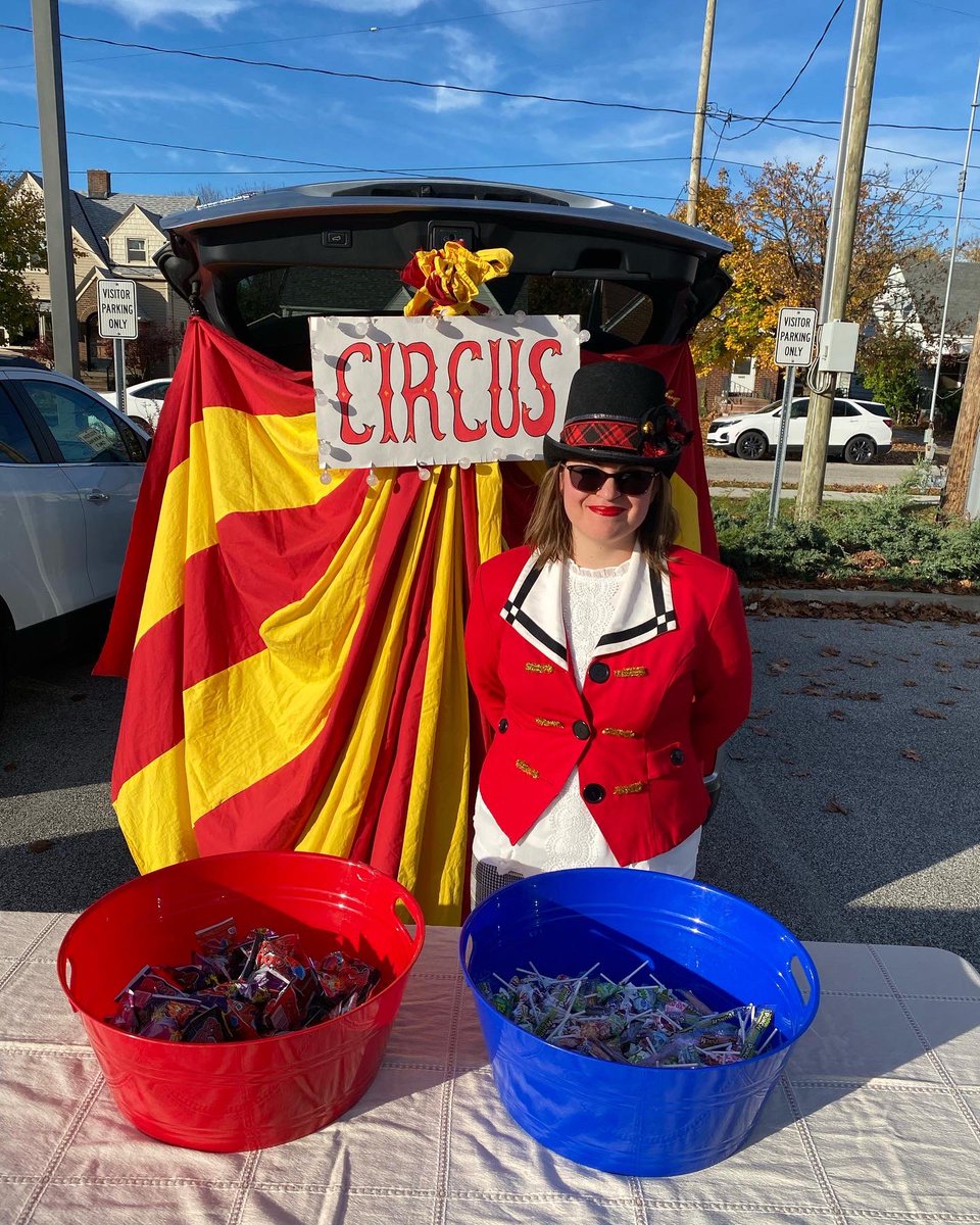 wrharperschool's tweet photo. Thank you to ALL the families who came out and made our Trunk-or-Treat even a spook-tacular success! ππ»π± #trunkortreat #halloween #fun ππππ#wrharper #teamHarper #HarperProud #ibcandidateschool #cmsd #weareIB #worldchangers #cmsd #teachcle #CelebrateCMSD #GetMore https://t.co/YJLFd65yiA