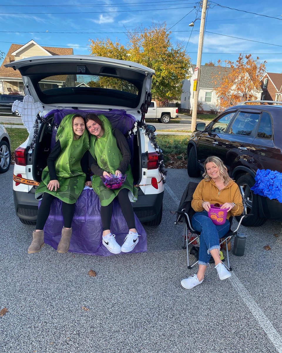 wrharperschool's tweet photo. Thank you to ALL the families who came out and made our Trunk-or-Treat even a spook-tacular success! ππ»π± #trunkortreat #halloween #fun ππππ#wrharper #teamHarper #HarperProud #ibcandidateschool #cmsd #weareIB #worldchangers #cmsd #teachcle #CelebrateCMSD #GetMore https://t.co/YJLFd65yiA
