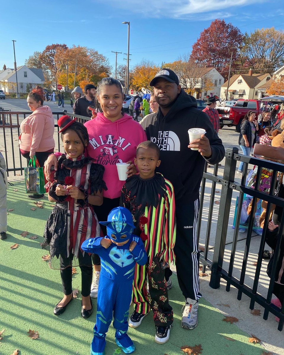 wrharperschool's tweet photo. Thank you to ALL the families who came out and made our Trunk-or-Treat even a spook-tacular success! ππ»π± #trunkortreat #halloween #fun ππππ#wrharper #teamHarper #HarperProud #ibcandidateschool #cmsd #weareIB #worldchangers #cmsd #teachcle #CelebrateCMSD #GetMore https://t.co/YJLFd65yiA