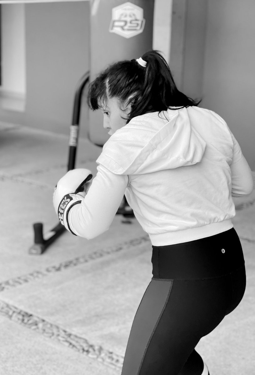 JuanLuisMontero's tweet image. 🚘 Después de un leve entrenamiento de #BOX #TeamRSJ; vámonos a disfrutar de la Eterna Primavera y gozar a los MMM’s.
Hoy nos acompañó una promesa del boxeo femenil, Joselinne Lugo González, 51 kg. #TeamWM