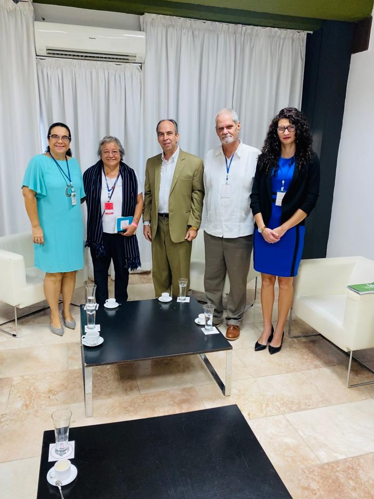 Este sábado el miembro del Secretariado del CCPCC y jefe de su departamento ideológico, <a href="/RPolancoF/">Rogelio Polanco Fuentes</a> intercambió con delegada del Partido Comunista de #EEUU presente en el #XXIIEIPCO en La Habana. #Cuba