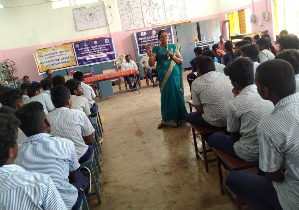 tansacs's tweet photo. HIV/AIDS awareness to the students of Red Ribbon Clubs (RRC) organized by the #DAPCUs of Ramnad , Pudukottai ,Sivagangai &amp; Virudhunagar dists.
#TANSACS 
#Comprehensiveknowledge
@NACOINDIA
@Subramanian_ma
for more info visit
 https://t.co/VA2JCak6Vb https://t.co/4izYBUnWJA