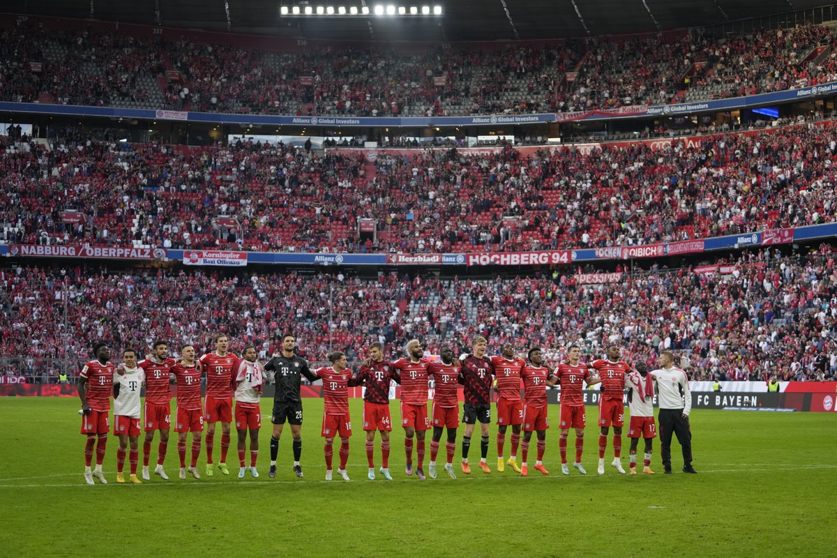 FCBayern's tweet photo. 🎶 SUPER BAYERN, SUPER BAYERN! HEY, HEY! 🎶 https://t.co/pzLyowUcK0