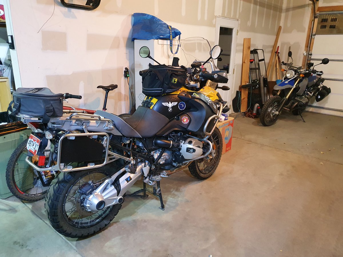 TabascoADV's tweet photo. Prepping the bikes from some long trips coming up. https://t.co/QN088BkMw4