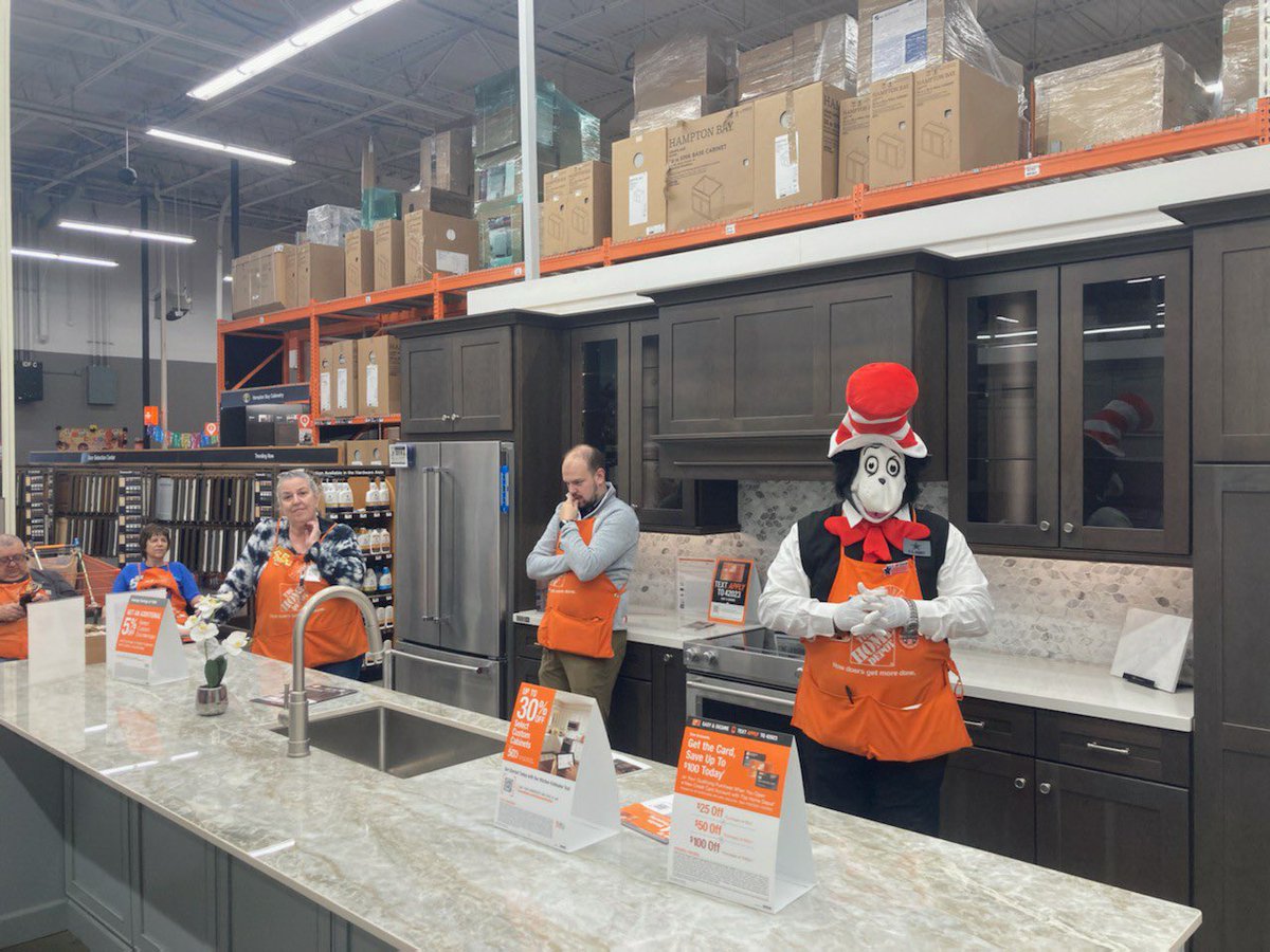 Store Manager Tony holding the morning meeting as Cat in the Hat! Spirit Week #2017!! @MystiHammes @RennierAsm1970 @tbdavis62