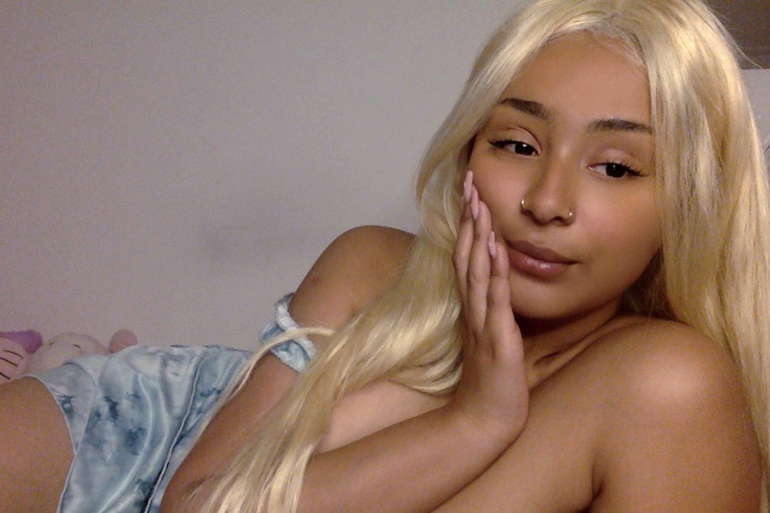 1 pic. say hi if u see this ♡ https://t.co/z06I7vBEQ8