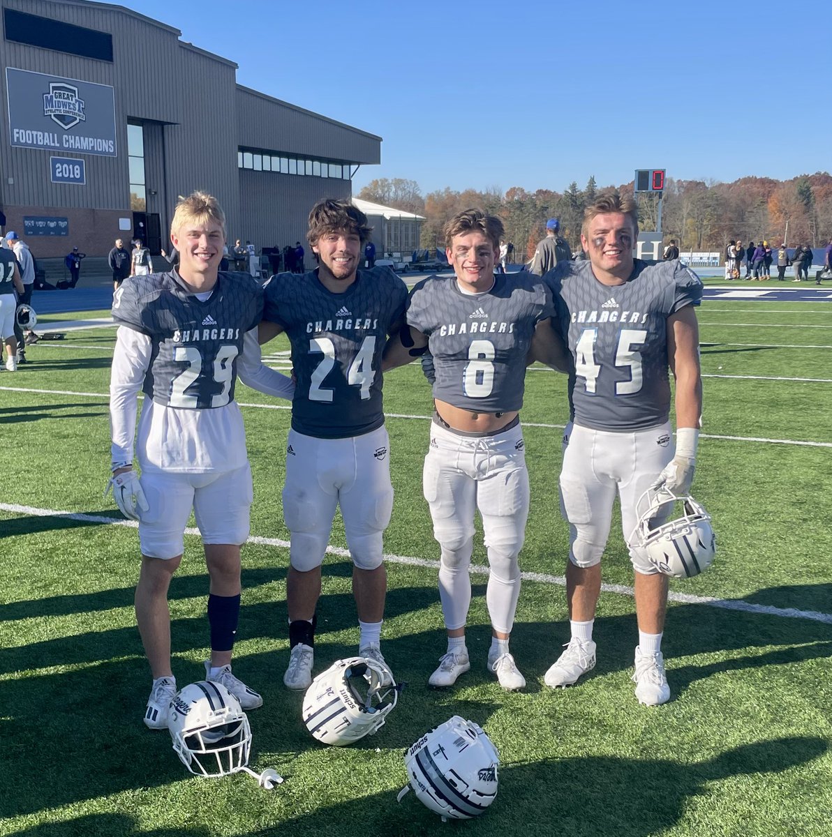 vive_veritas's tweet photo. FOUR #ForeverMenOfLatin of @HCChargers @Hillsdale took home a victory over Ashland! Congratulations, guys!! 🎉
Ryan Niksa ‘22
Jack Robinson ‘20
Josh Peroni ‘18
Zach Urda ‘19 https://t.co/4SZSghxBu4