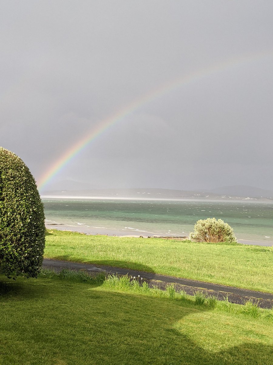 BrideOfTheCity's tweet photo. @thepointsguy My auntie's front yard in Marameelan, County Donegal, Ireland. https://t.co/iJOUqpFu2N
