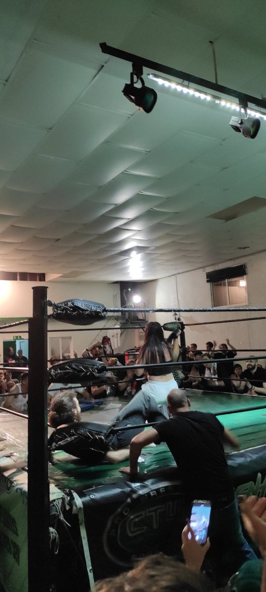 ONelsonPereira's tweet image. Today I cried watching wrestling.

She's a world champion, guys. 

#FAWK 4 life.