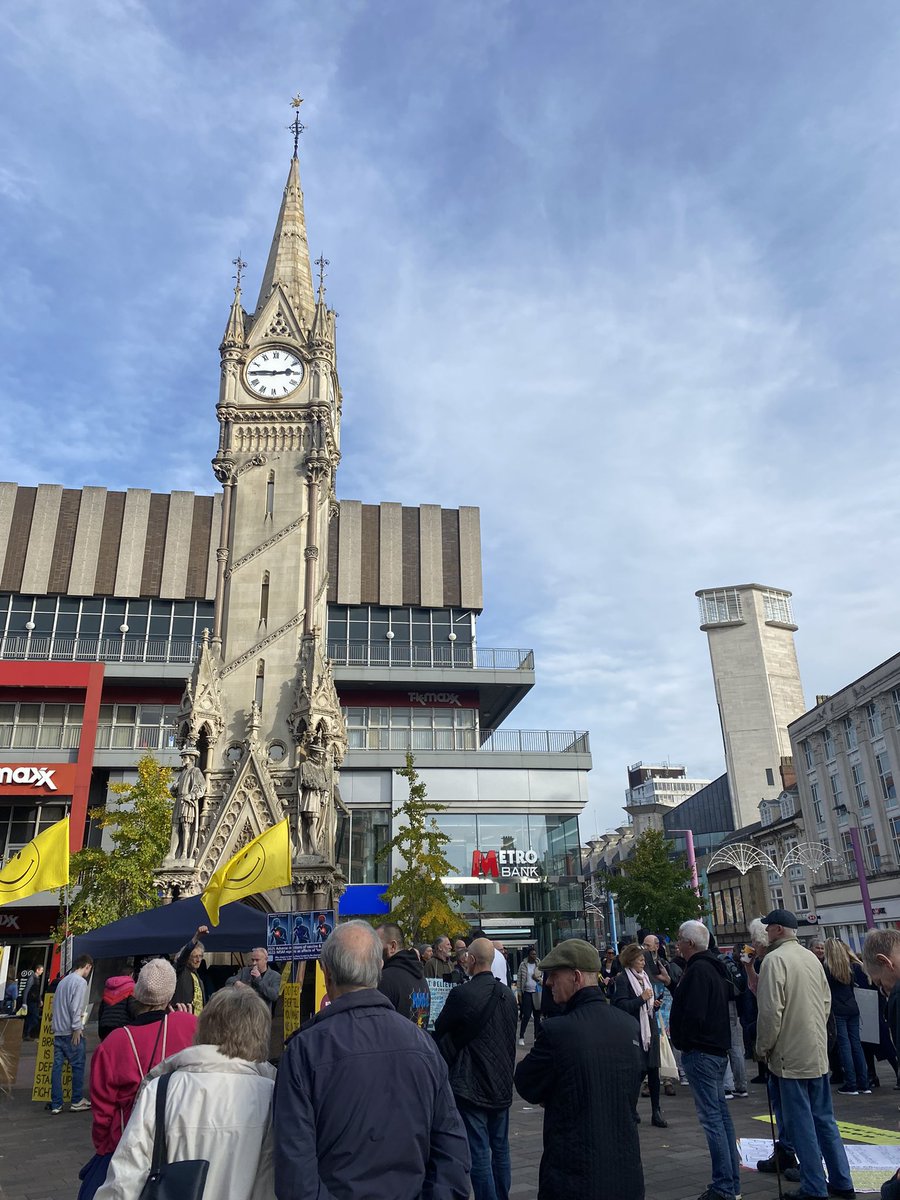 Chloeelisebird's tweet photo. Street outreach working in Leicester City Centre today engaging young people, signposting and providing advice on how to stay safe. Some insightful conversations had!💬🚶‍♀️@TurningVip @TP_LLR @leicspolice @VR_Network https://t.co/LOuetGbtRP