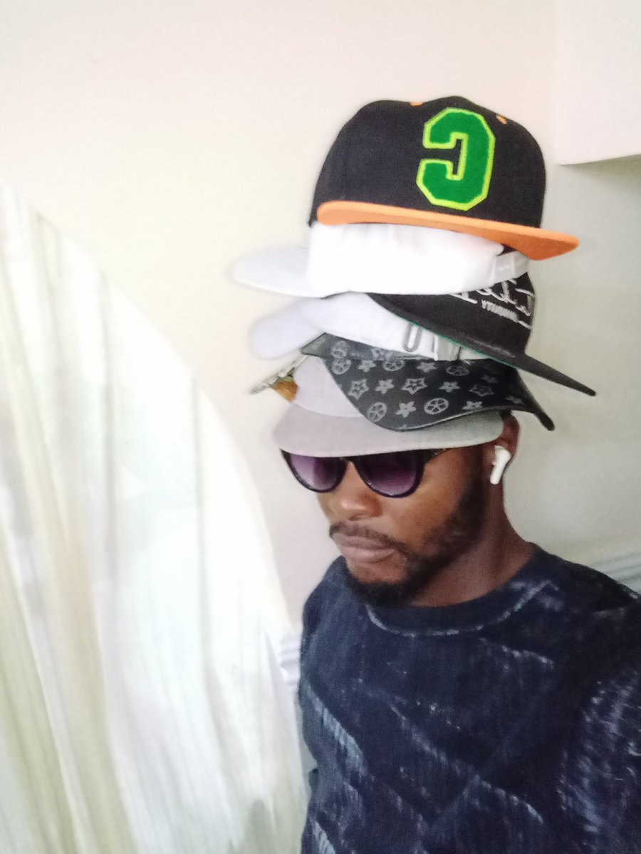 Teenoranking's tweet photo. @brainjotter__ Bro jotter, I will add more cap and more glasses 🤓 https://t.co/GVvQJJ7Lu4