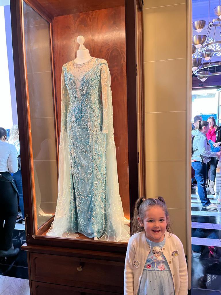 Amylovell11's tweet photo. @SamanthaBarks my little girls first west end show!! She loved every minute of it!!! It Was that most magical show!!!!! Xxx https://t.co/4kujxtouYm
