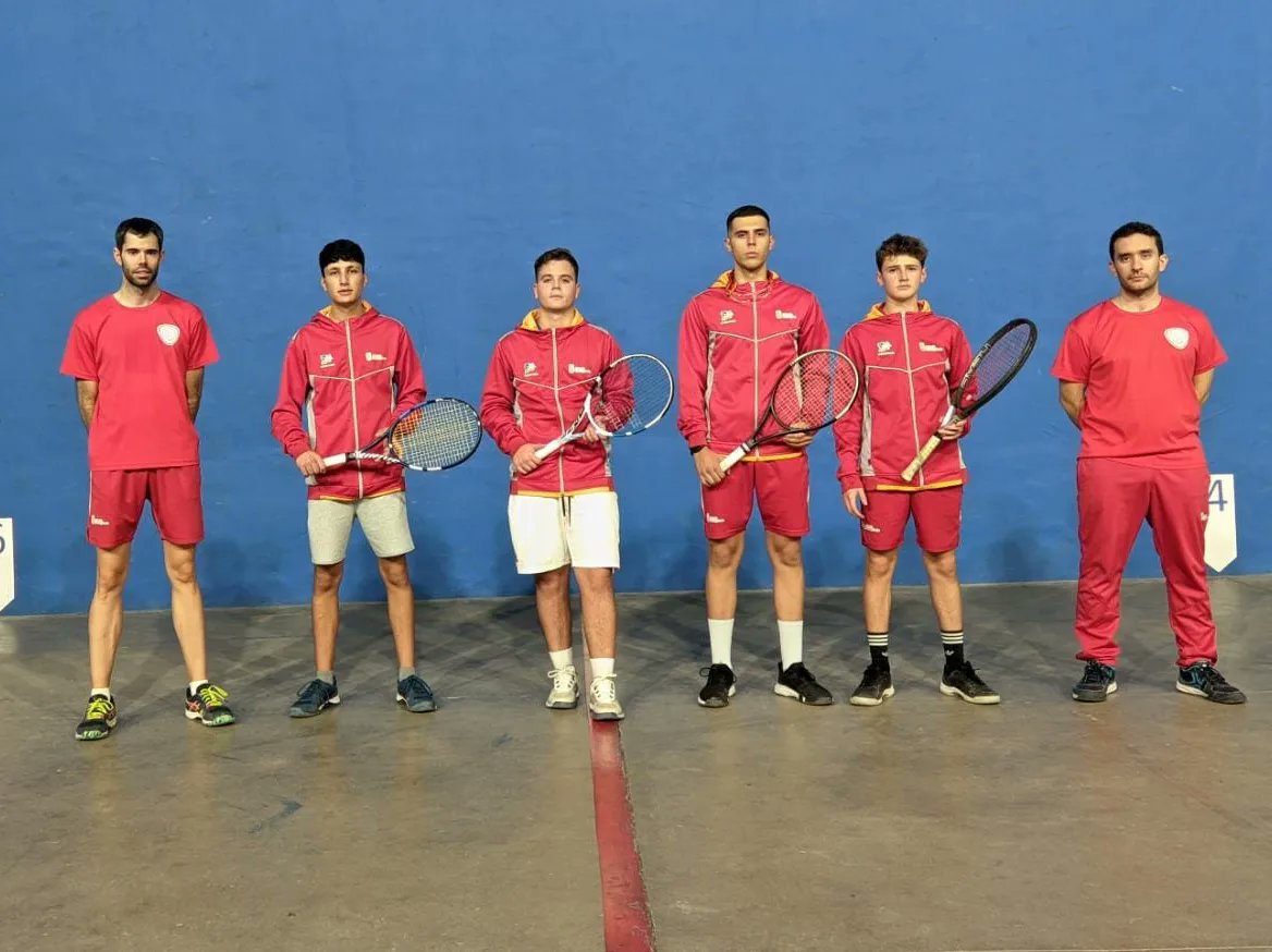 I CONCENTRACIÓN DE LA SELECCIÓN DE  FRONTENIS PRE EN EDAD ESCOLAR 

Hoy ha tenido lugar la primera concentración de la selección de Castilla y León de frontenis pre en Edad Escolar en el frontón Alfonso Pérez Sacristán de Cogeces del Monte. 

<a href="/CogecesdelMonte/">AytoCogecesdelMonte</a>