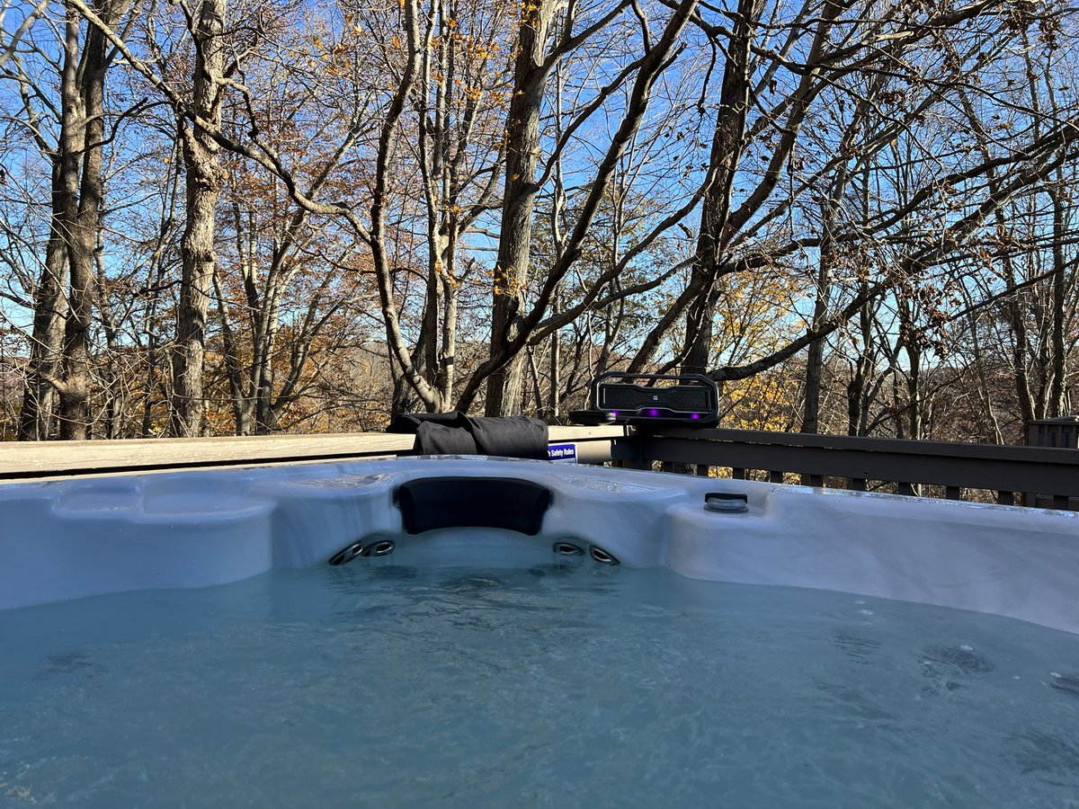 BitcoinSLO's tweet photo. Little #grettavanfleet and relaxing the bones before I return to the Crypto world on Monday. https://t.co/cjQWQXgAZH
