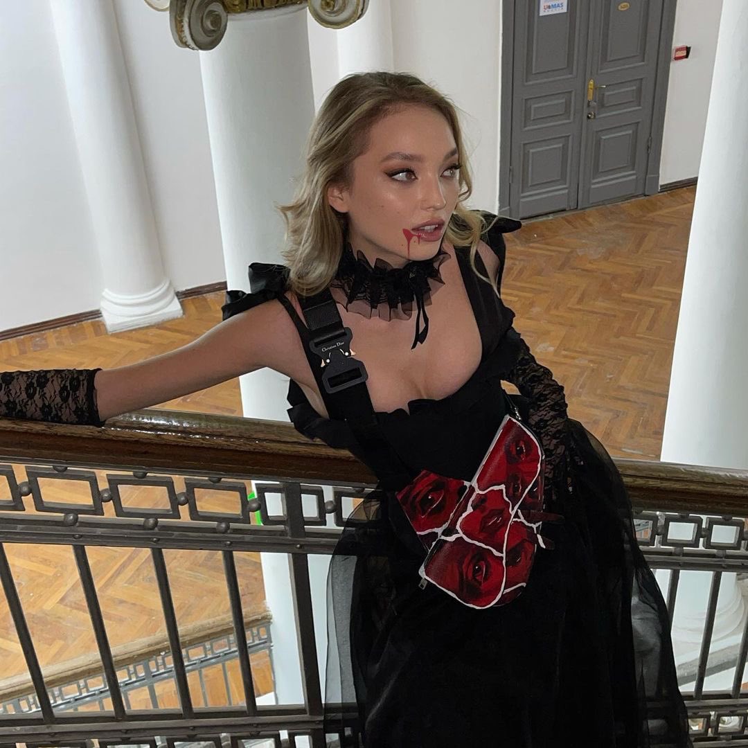 _nxtromanova's tweet photo. ✧┆ 𝘿𝙤𝙚𝙨 𝙞𝙩 𝙗𝙪𝙧𝙣 𝙬𝙝𝙚𝙣 𝙄'𝙢 𝙣𝙤𝙩 𝙩𝙝𝙚𝙧𝙚? 🧛‍♀️ https://t.co/2brynaecjJ