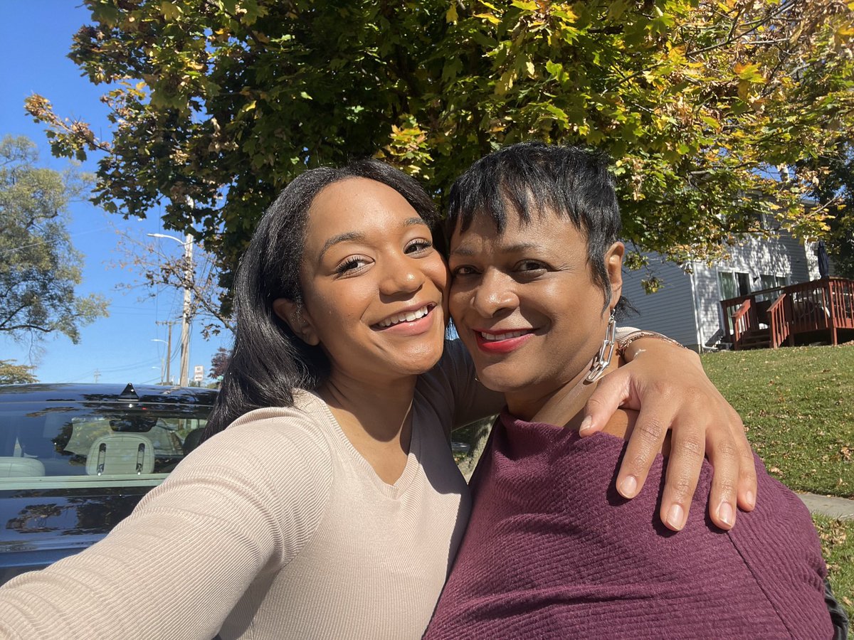 erin_burnett34's tweet photo. Special Field Producer on my 3rd story shoot today….. my MOM🫶🏽💗 Helped with everything from talking to my interviewees to helping me get ready for my standups! #j361jd https://t.co/MD70c5iHiI