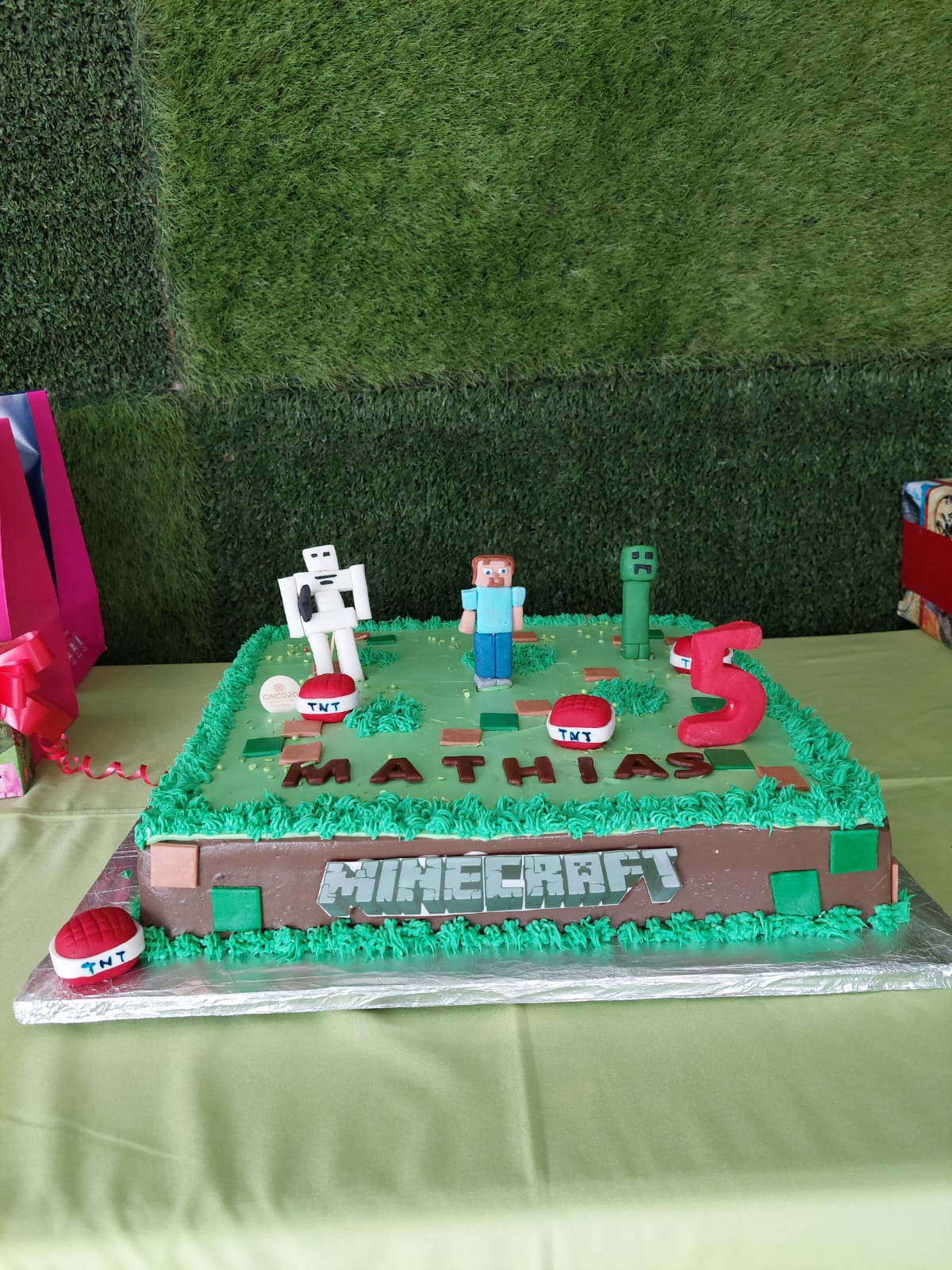 TenemosUnaPropuesta on X: Festejo con temática de #Minecraft ¡Feliz  Cumpleaños número 5, Mathias! En #Pastelería   #TenemosUnaPropuesta  / X