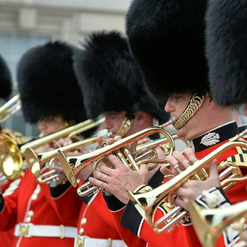 When the clocks go back an hour this Sunday morning, reverting to Greenwich Mean Time, the iconic Summer uniforms of the British Army’s ceremonial troops will switch back to ‘Winter Order’ in perfect synchronicity.⏰

Find out why here: bit.ly/3gTMgrU

#BritishArmyMusic