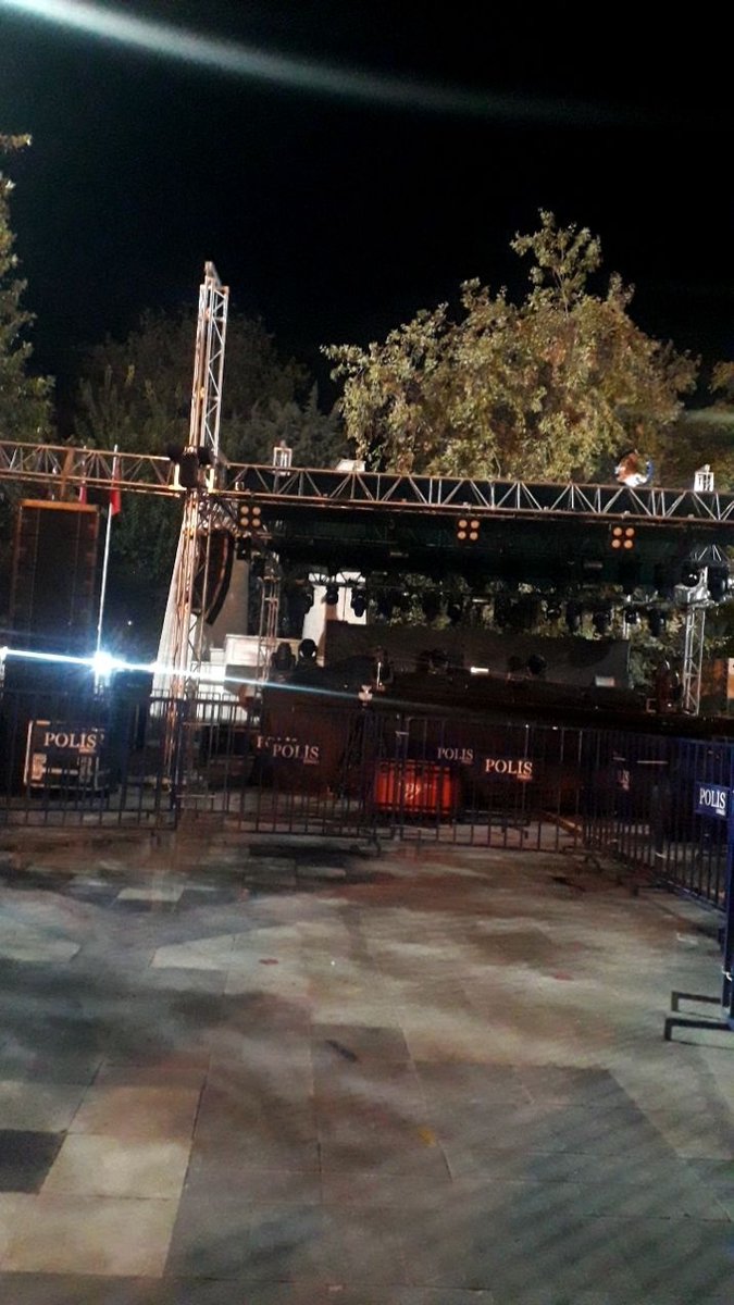 Yarın ki Emir Can iğrek konserinde en önde olmak için yerimi aldım 💃
<a href="/emircanigrek/">Emir Can İğrek</a>