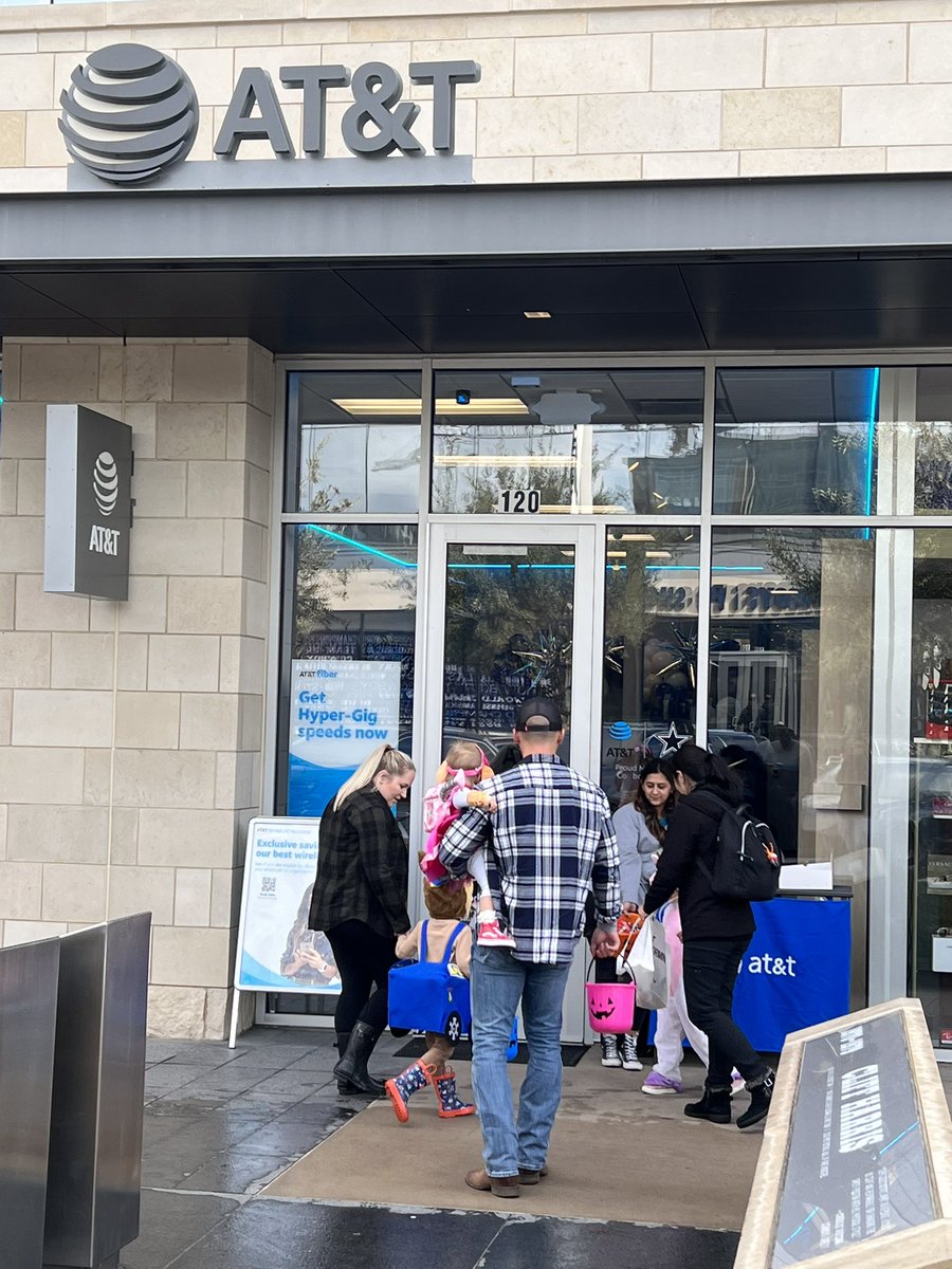 adriana_ntx's tweet photo. Trick or Treat ⭐️🎃⭐️
@Jacolby_Ashley @thestarinfrisco @SSanjuaneloS @MattZeeNTX @dbustamante1210 @LynetteMAguilar @NTX_Market @gowestregion @LifeAtATT @ATT https://t.co/5gPD7zlwcv