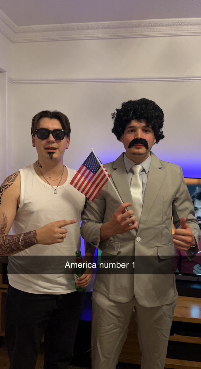 T_Roberts99's tweet photo. Halloween #USandA https://t.co/WpGdsTXcjD