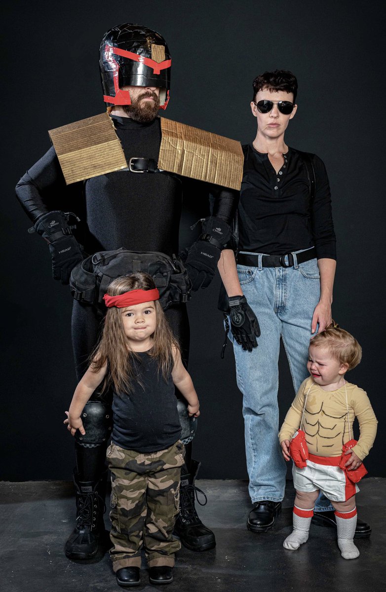 Meet THE STALLONES. Winter family costume 2022