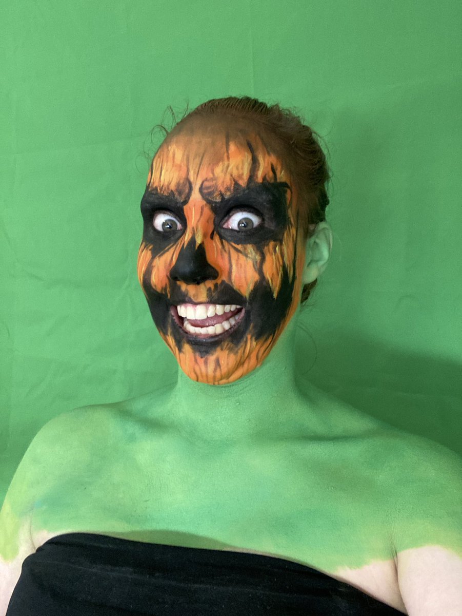 Here, have a behind the scenes sneakpeak of how i managed my floating pumpkin head. Now go request some song from <a href="/JacksonParodi/">Jackson Parodi</a> over at twitch.tv/zeldathon <a href="/Zeldathon/">Zeldathon</a> #zeldathon