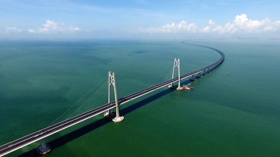 CREC_GUYANA's tweet photo. The Hong Kong-Zhuhai-Macao Bridge, constructed by subsidiaries of CREC, won the Ugo Guerrera Prize on April 19. The Ugo Guerrera Prize is the highest award established by Italian Institute of Welding (IIW) for welded construction.  #ChinaBrandDay https://t.co/ptXGBioqdH