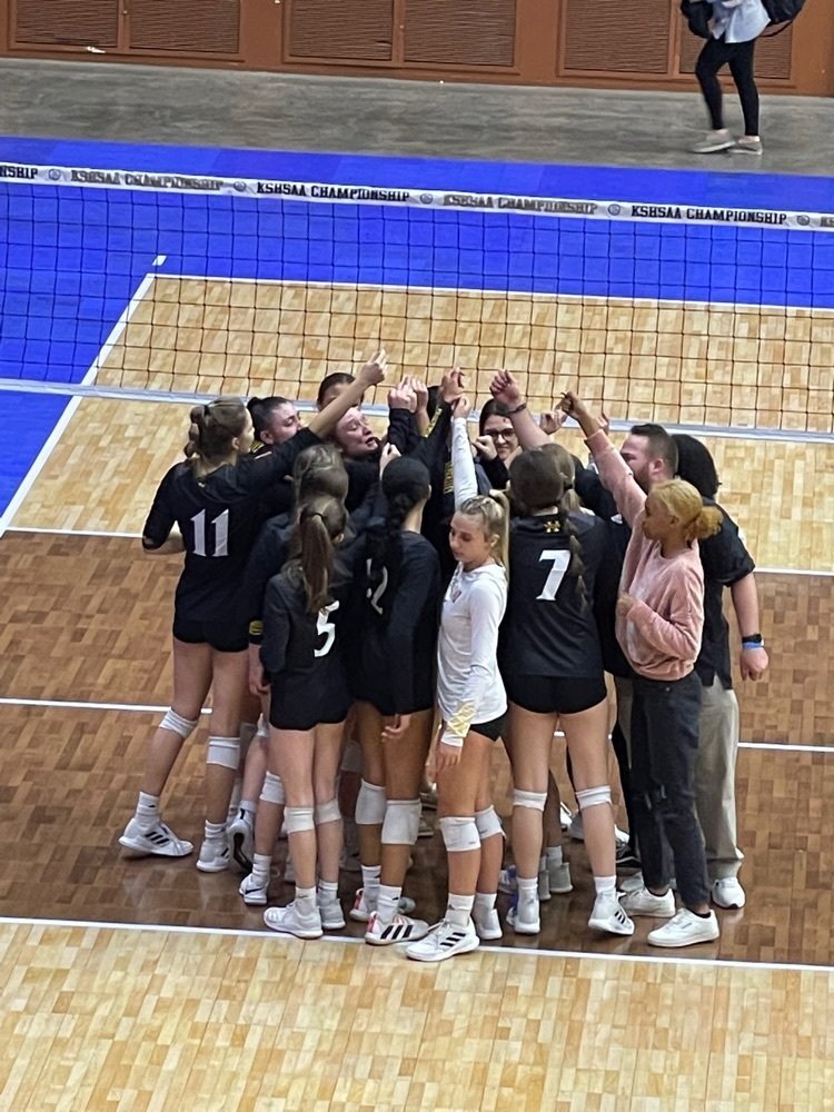 Let’s give it up for our Salthawk volleyball team for placing 3rd at State! 🏐💙🙌 Amazing job! #SalthawkStrong