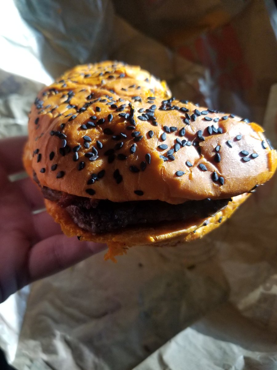 Deathbydvd's tweet photo. Got two @BurgerKing Ghost Pepper whoppers because I live off of Halloween food
#Ghostpepperwhopper #GhostWhopper #BurgerKing #Halloween https://t.co/Whr9O1mMNs