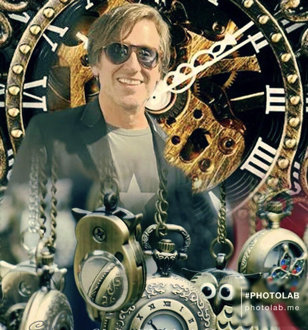 Pour être à l’heure aux concerts de #dutroncetdutronc, n’oubliez pas de régler vos pendules 🕰 ! 😊 <a href="/ThomasDutronc/">Thomas Dutronc</a> 
#changementdheure #music #gig #thomasdutronc #jacquesdutronc #youpi