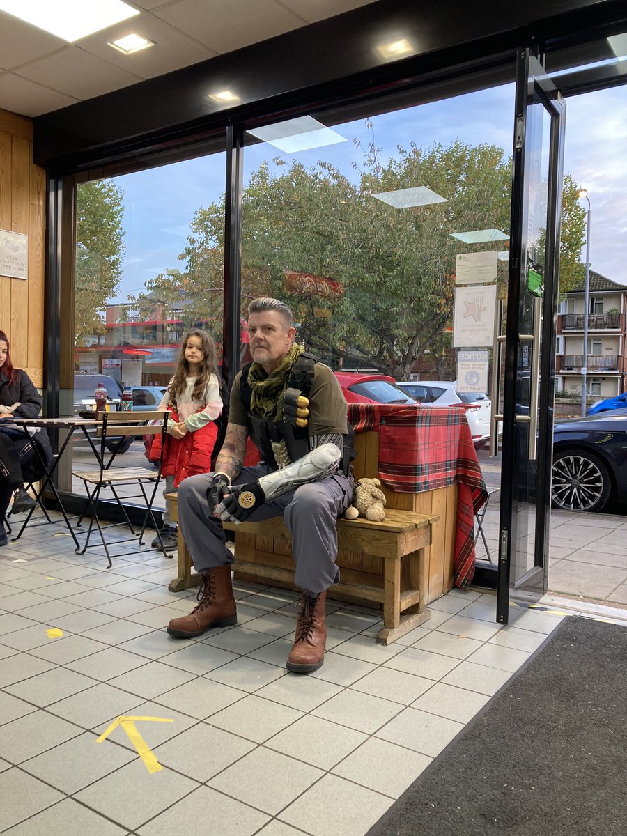 picklepoo's tweet photo. Cable contemplates whether he wants mushy peas or curry sauce. #cable #deadpool #cablecosplay #deadpoolcosplay https://t.co/EjiYQAwYjl