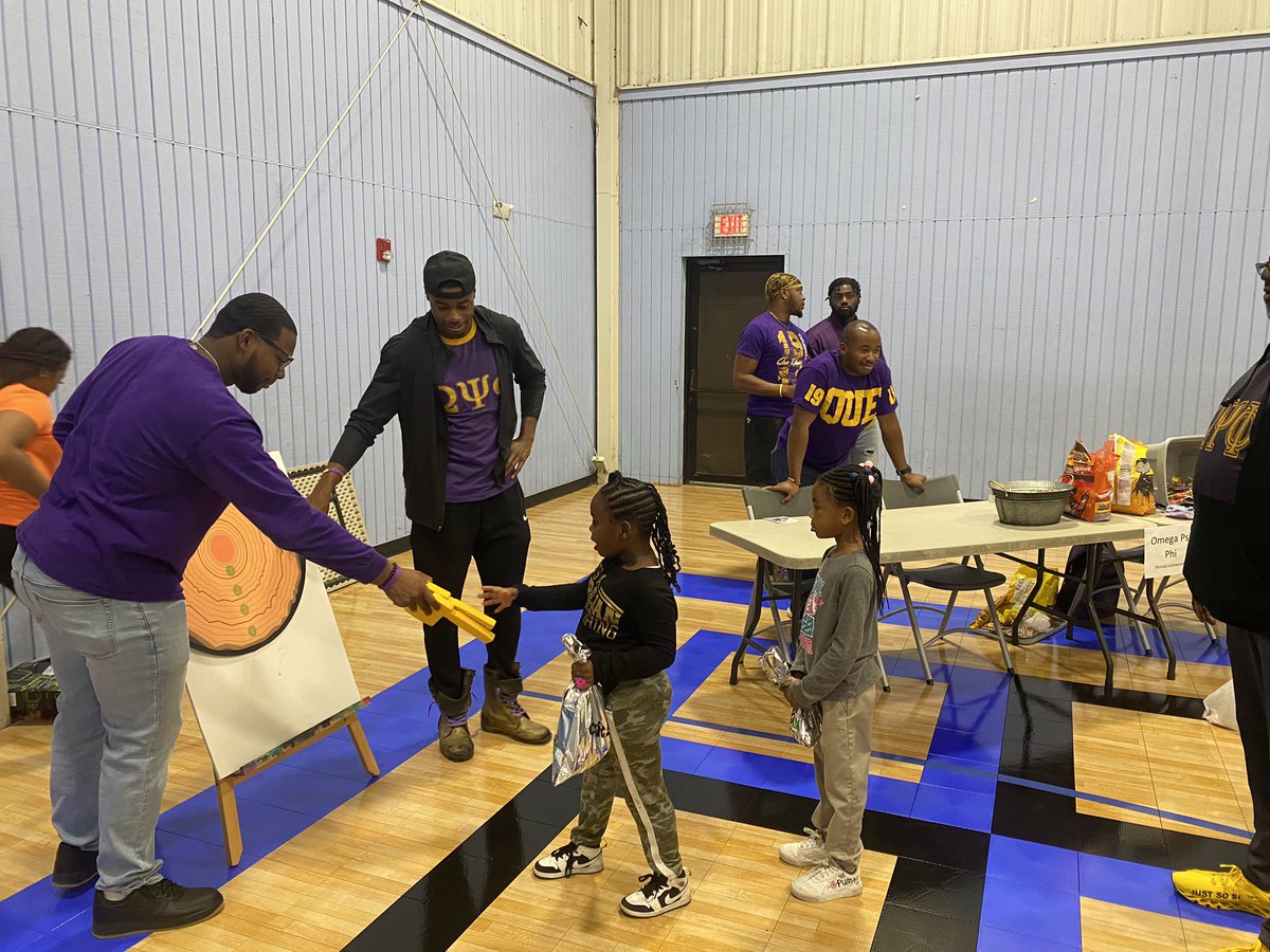 ProfessorTECH_'s tweet photo. S/O to #EtaXi grad chapter & #ThetaDeltaDelta MSU’s undergrad chapter of Omega Psi Phi for participating in the Fall Festival at the Boys & Girls Club! The kids had a great time! @OfficialOPPF #omegapsiphi #service https://t.co/wVFUQzL1va