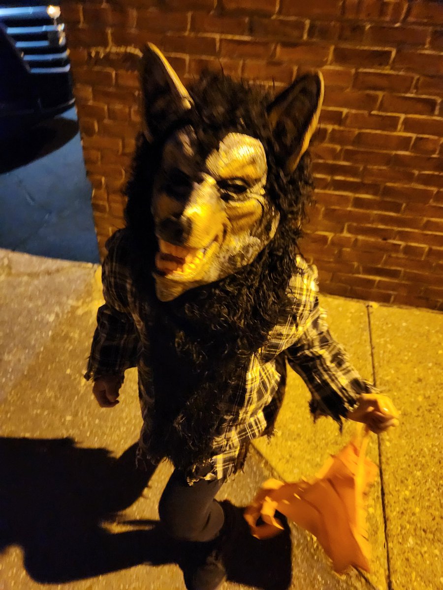 greenberg65's tweet photo. Trunk or Treat at #greenberg_65. Home and School #phled hosted another family fun event. Plenty of scary ghouls and superheros collecting candy from haunted trunks. https://t.co/GfbDASUhvX