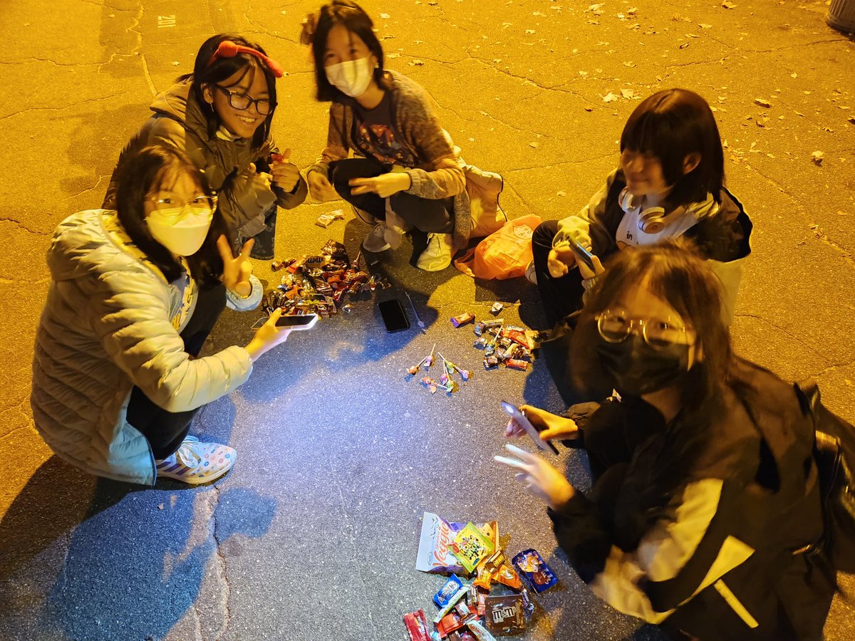 greenberg65's tweet photo. Trunk or Treat at #greenberg_65. Home and School #phled hosted another family fun event. Plenty of scary ghouls and superheros collecting candy from haunted trunks. https://t.co/GfbDASUhvX
