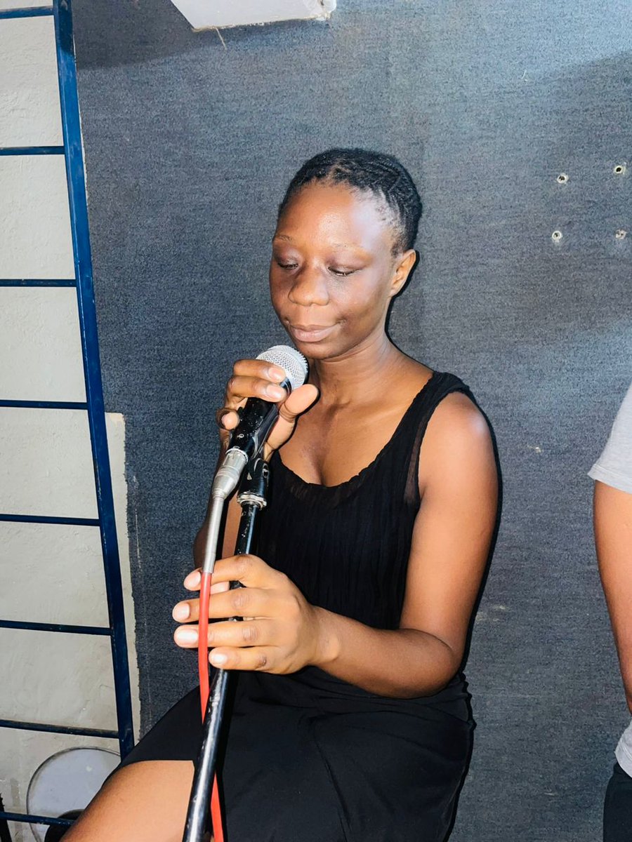 RumbidzaiMutas1's tweet photo. Day 16...I am always talking about how I love singing but I wouldn't last in a karaoke session,I find it embarrassing🙈 https://t.co/P8L0DnkkDV