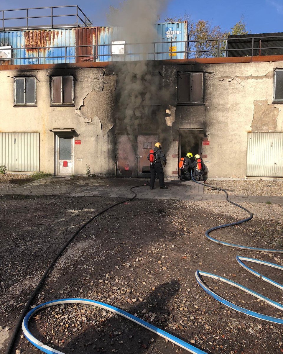 Teamtraining <a href="/TBWeeze/">Training Base Weeze </a>! 2 dagen kunnen werken aan onze vakbekwaamheid. Focus op basisprincipes brandbestrijding, werken met O-bundels en straalpijpvoering. Genieten van mooie inzetten met elkaar. Dank aan alle instructeurs <a href="/Vakbekwaam_ZHZ/">Vakbekwaamheid BrandweerZHZ</a>