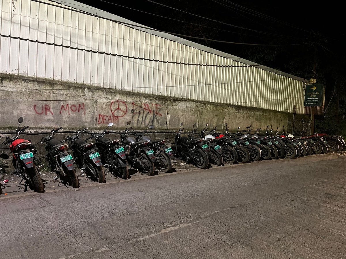 Kumarisback99's tweet image. @RevoltMotorsIN can you see the bike are parked outside of the only one service centre in pune and have to wait for 20-25 days for appointment for service the bike @rahulsharma @RevoltMotorsIN