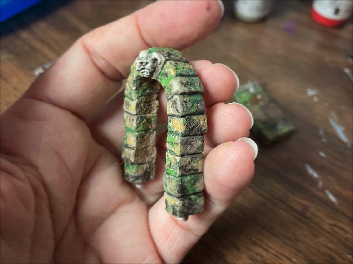 Nerfblat's tweet photo. A door is painted and assembled. Now to add some vines and dirt and such. Turning out very adventurey ๐๐๐ #paintingminiatures #dnd #adventure #opensaysme https://t.co/dVGU6OAQ10