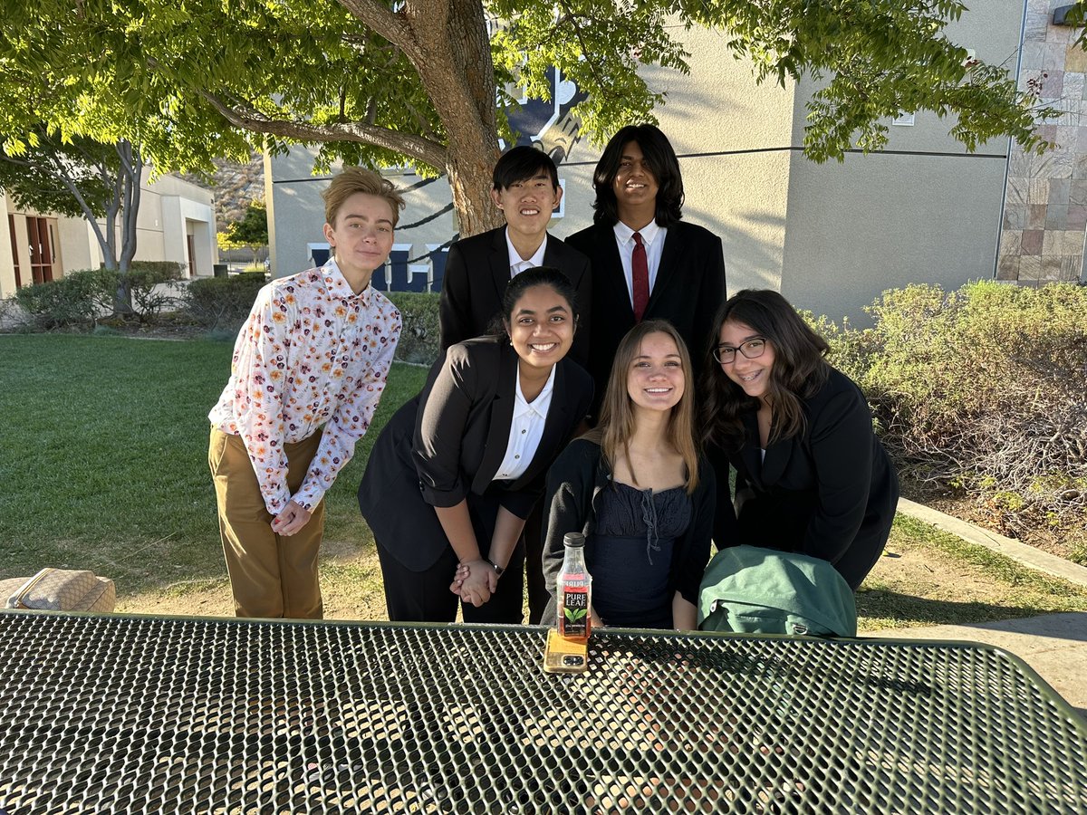OPHS Speech is ready to compete!  Go get um’!!! @OakParkUSDSupt <a href="/OPHSEagles/">Oak Park High School</a>