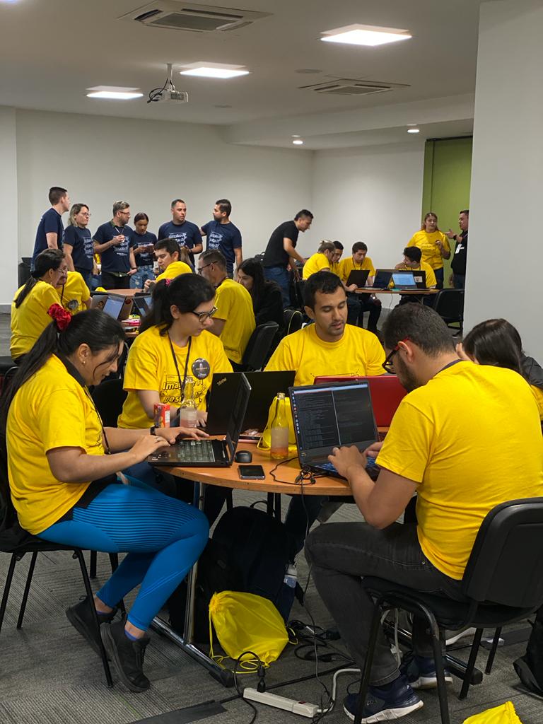 KonectaColombia's tweet photo. Empezamos la cuarta versión del #HackDayKonecta, un encuentro que busca crear una comunidad de jóvenes que puedan generar aportes de valor a nuestros proyectos de software. @UdeA @FIngenieriaUdeA @TalentoDigCol #SoyMisionTic https://t.co/lHaKNr7NQl