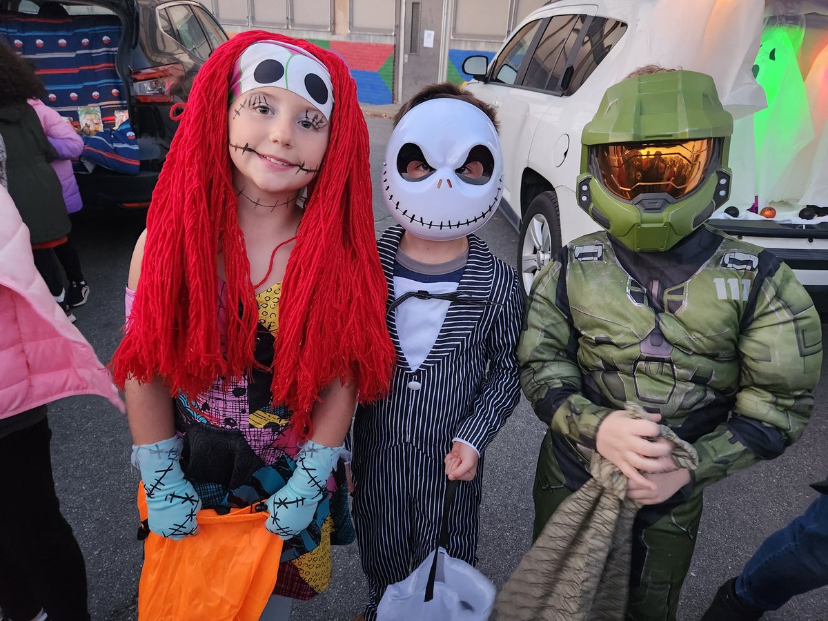 greenberg65's tweet photo. #greenberg_65 Trunk or Treat. Check out the car trunks. https://t.co/iKe6A3uFVI