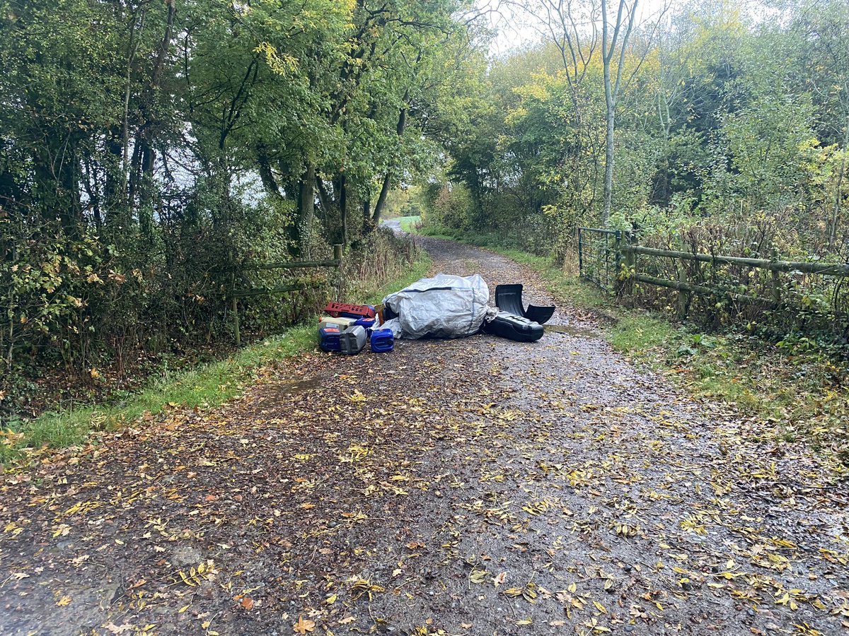 wrpb2020's tweet photo. Such a shame, people illegally dropping their unwanted goods on our property https://t.co/pjJdD9YnIz