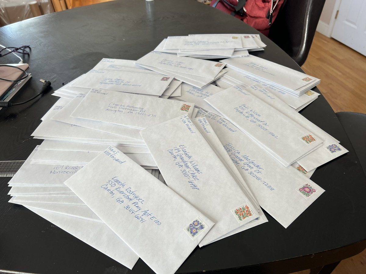 FranSlusarz's tweet photo. Merry #BigSend! Here are my notes of encouragement to 120 of my favorite #voters in GA and PA. @votefwd @swingleft https://t.co/0zkbShI9JO