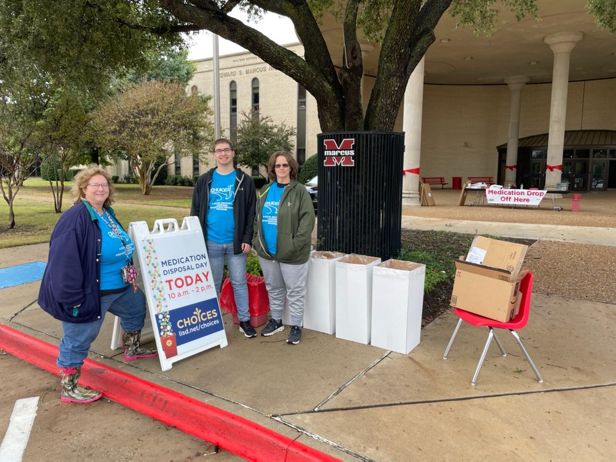FlowerMoundPD's tweet photo. Don't forget Medication Disposal today @FlowerMoundHS and @Marcus_HS until 2PM today! https://t.co/SC72sQ9O1X