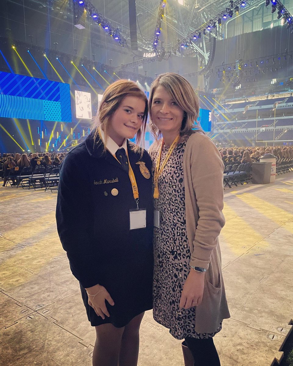 EaglevilleFFA's tweet photo. There’s nothing like making @nationalffa convention a family affair! #cheesycousins #sisters #ffamom #advisorskid https://t.co/1hJXTIMVxd