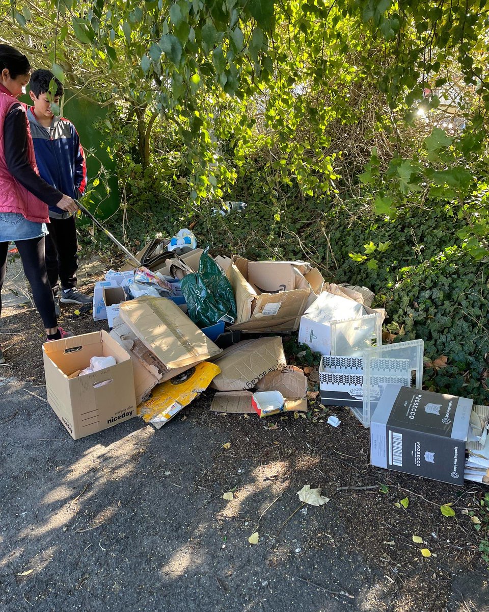 UKrubbishwalks's tweet photo. Our monthly #RubbishWalk #Litterpick in #Woodbridge is always one of the highlights of my month. This is the  September gang. Looking forward to catching up with everyone in the morning. 🌍💚🗑🚯 #suffolk #lovewhereyoulive #litter #bethechange #hallowclean https://t.co/gN6oNBZ464