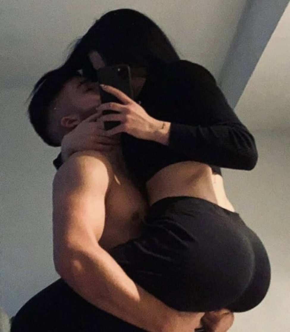 CouplesNotez's tweet photo. Need to be close to you 🥺 https://t.co/w8FffMz6NK
