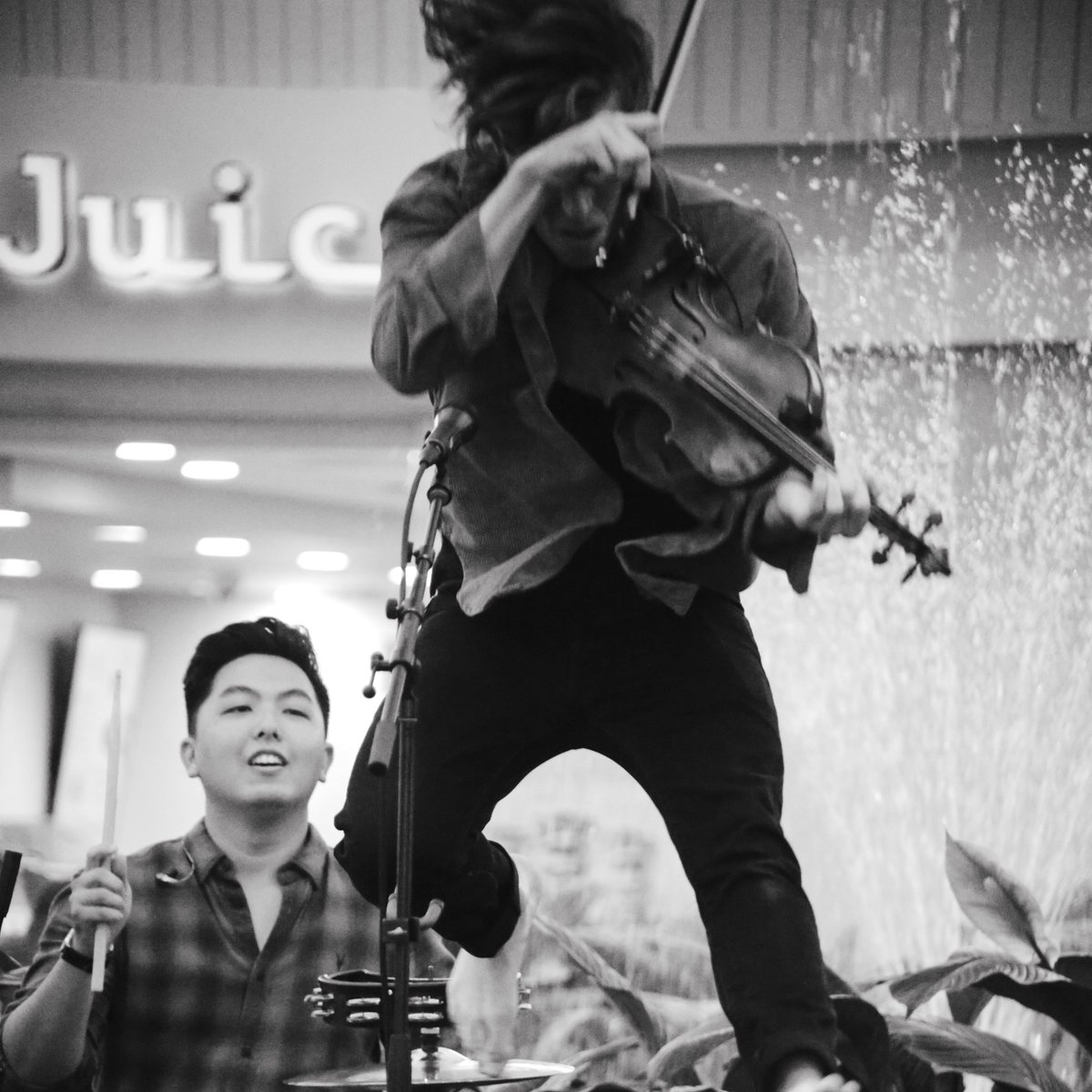 streetlightcade's tweet photo. It's good to be back. @KahalaMallCtr https://t.co/2PQY8w9ILu